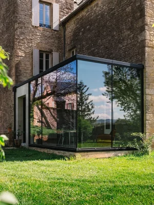 extension minimaliste avec toit vegetalise sur batisse ancienne 13